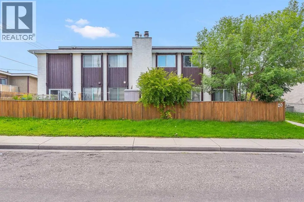 6, 20 Huntley Close NE