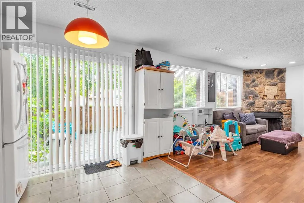 6, 20 Huntley Close NE
