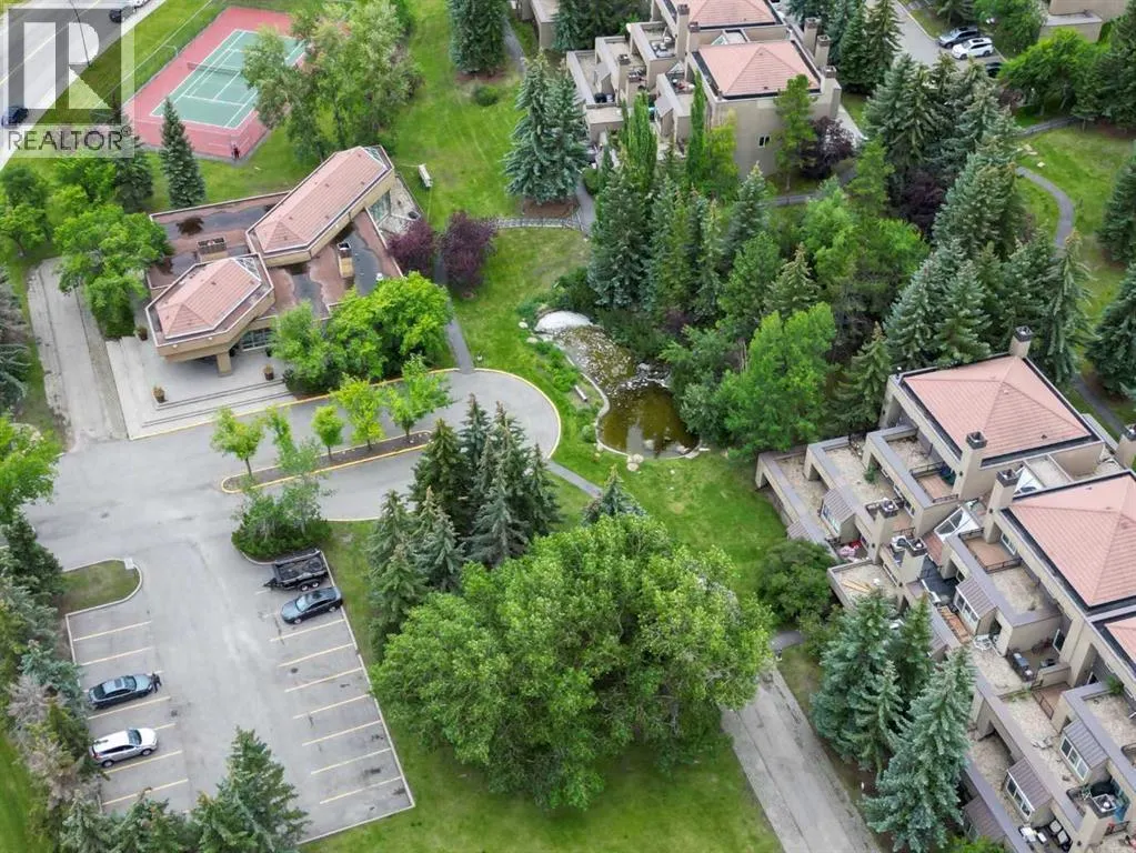 8, 301 Village Mews SW