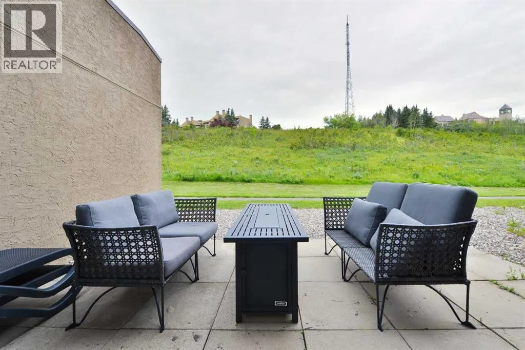 8, 301 Village Mews SW