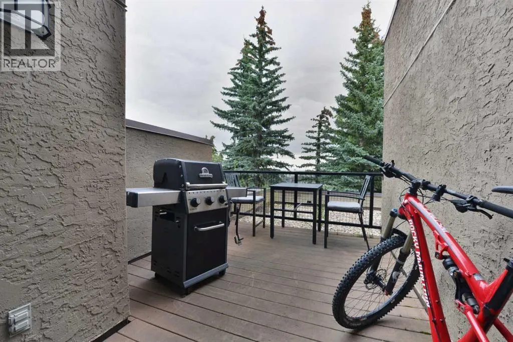 8, 301 Village Mews SW