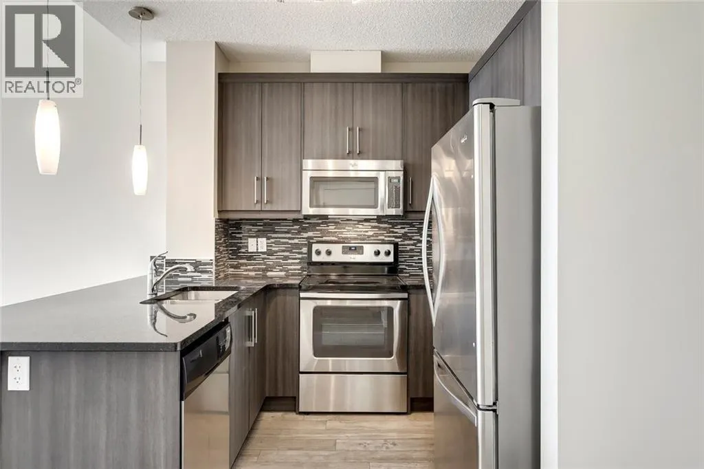 405, 402 MARQUIS Lane SE