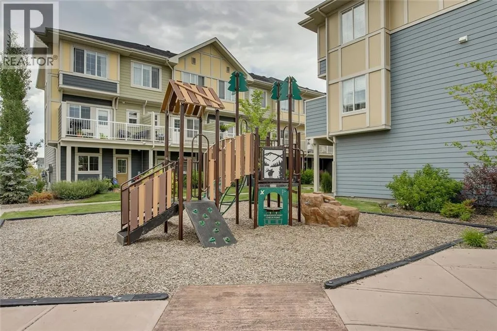 405, 402 MARQUIS Lane SE