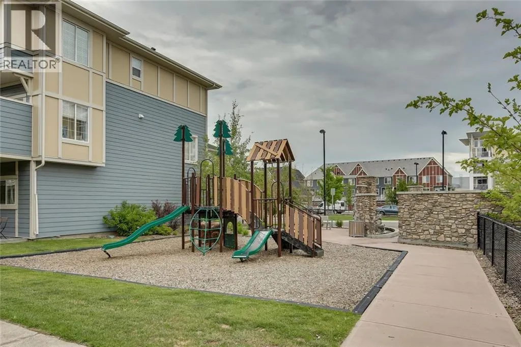 405, 402 MARQUIS Lane SE