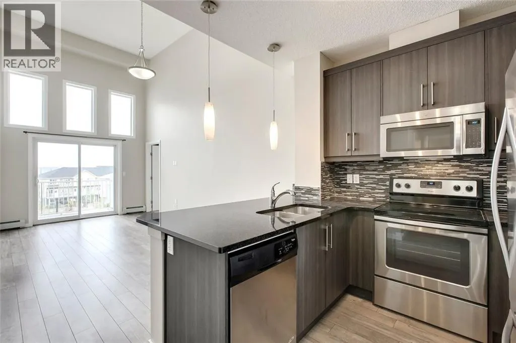 405, 402 MARQUIS Lane SE