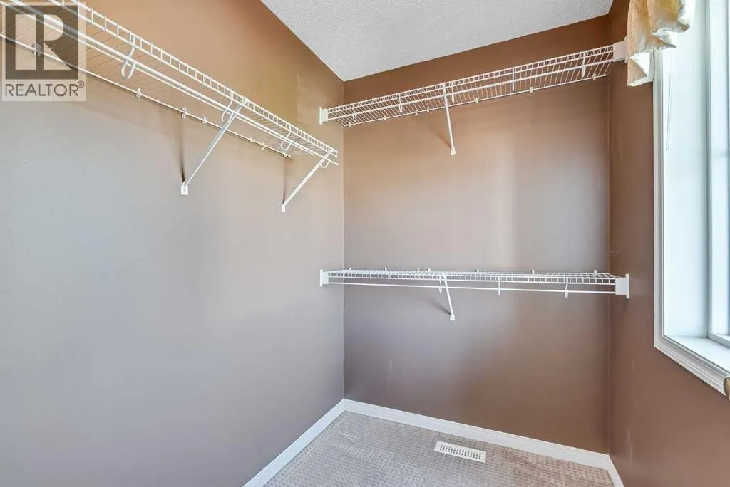 31 Inverness Grove SE