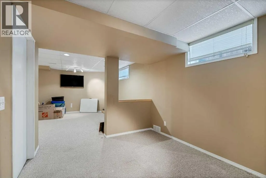 31 Inverness Grove SE