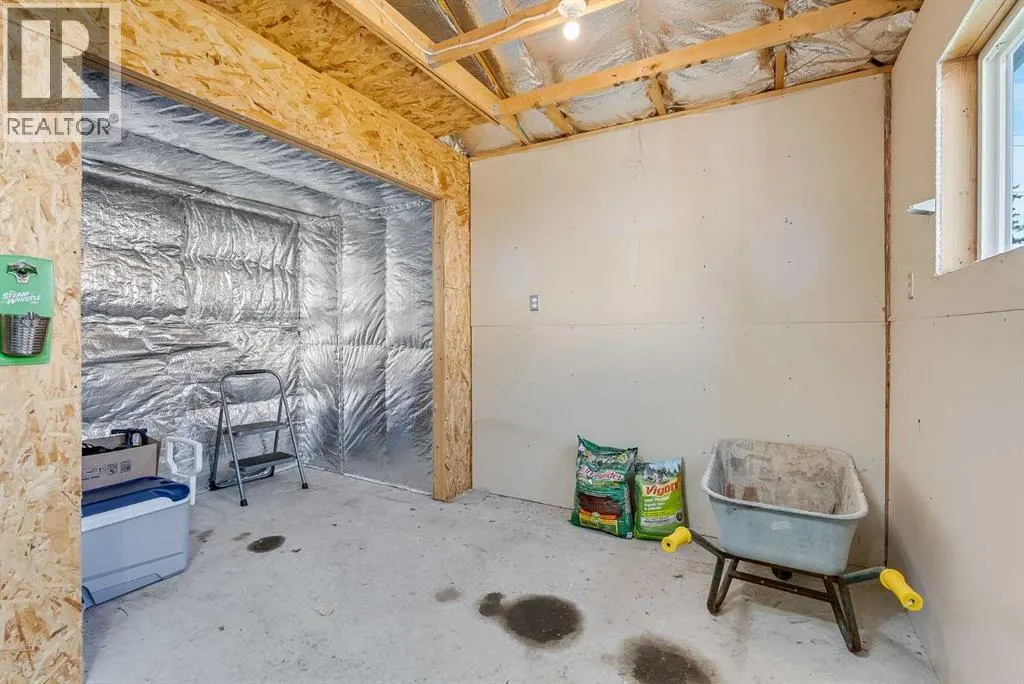 31 Inverness Grove SE