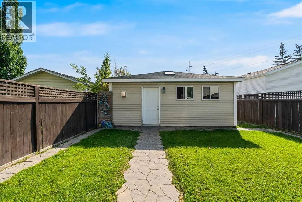 31 Inverness Grove SE