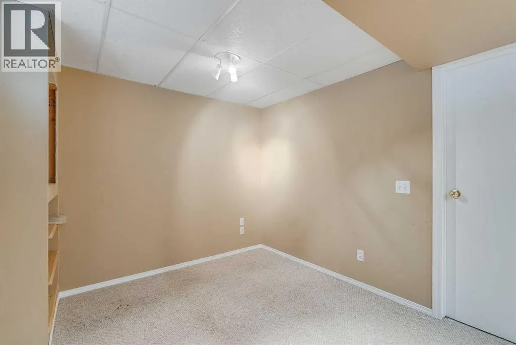 31 Inverness Grove SE