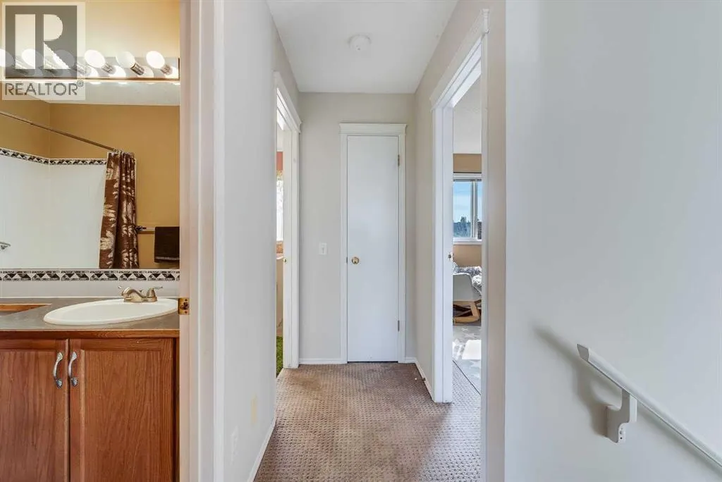 31 Inverness Grove SE