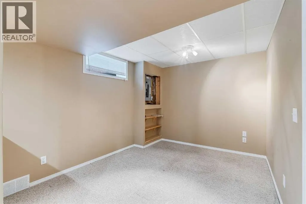 31 Inverness Grove SE
