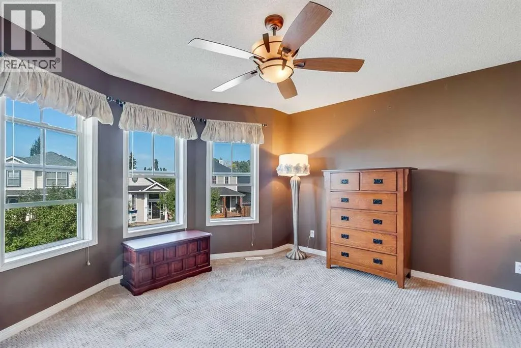 31 Inverness Grove SE