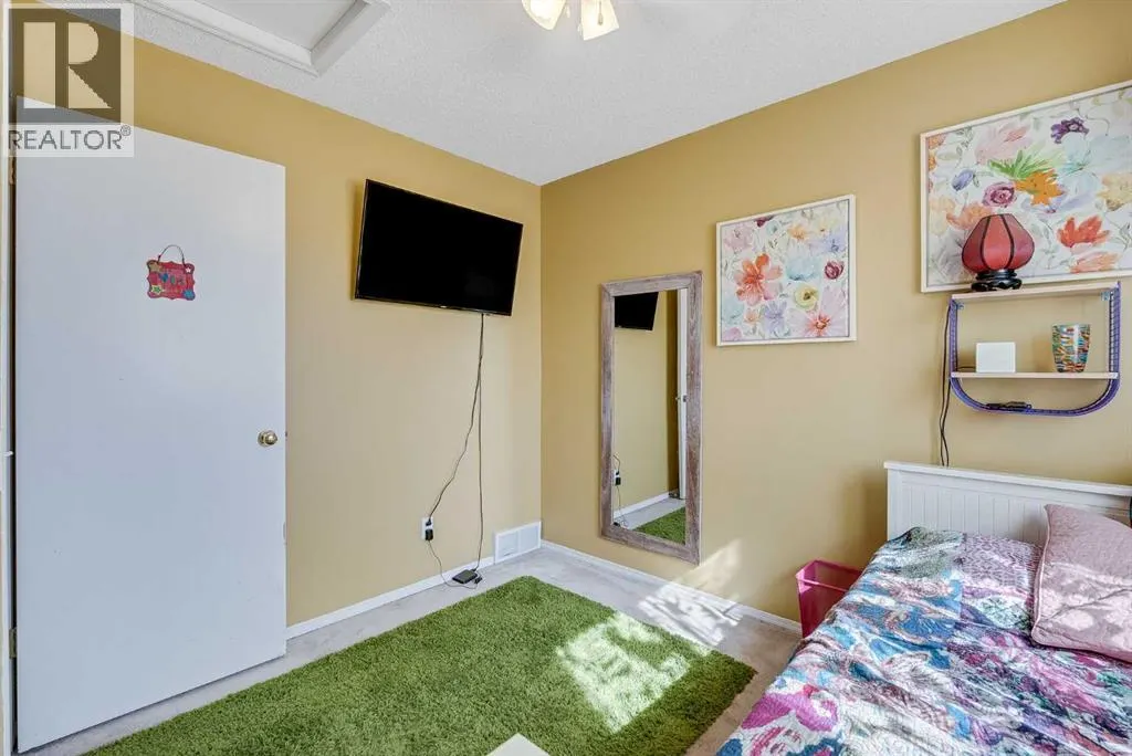 31 Inverness Grove SE