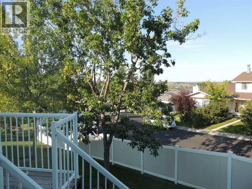 8 Macewan Park Heights NW