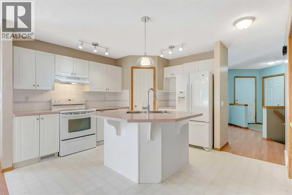 155 Douglas Glen Close SE