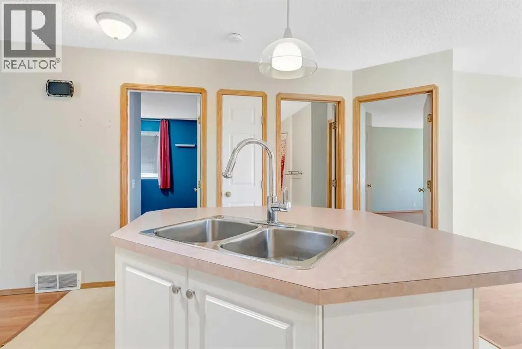155 Douglas Glen Close SE