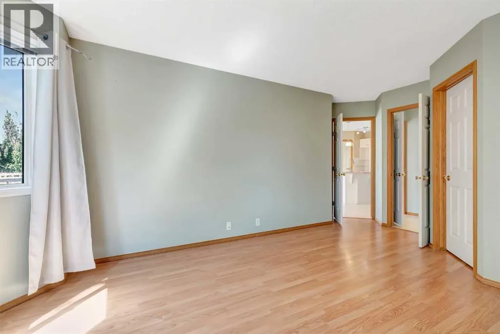 155 Douglas Glen Close SE