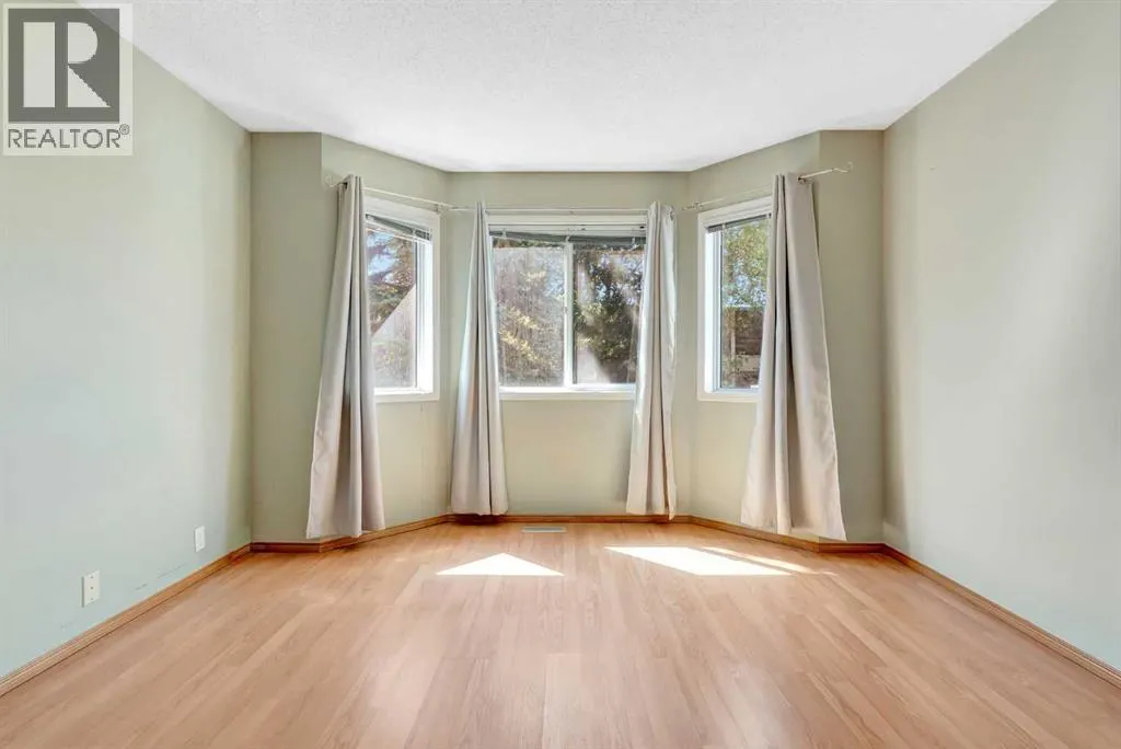 155 Douglas Glen Close SE