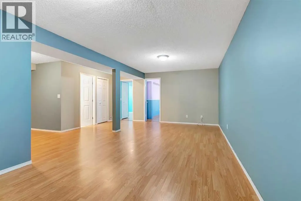 155 Douglas Glen Close SE