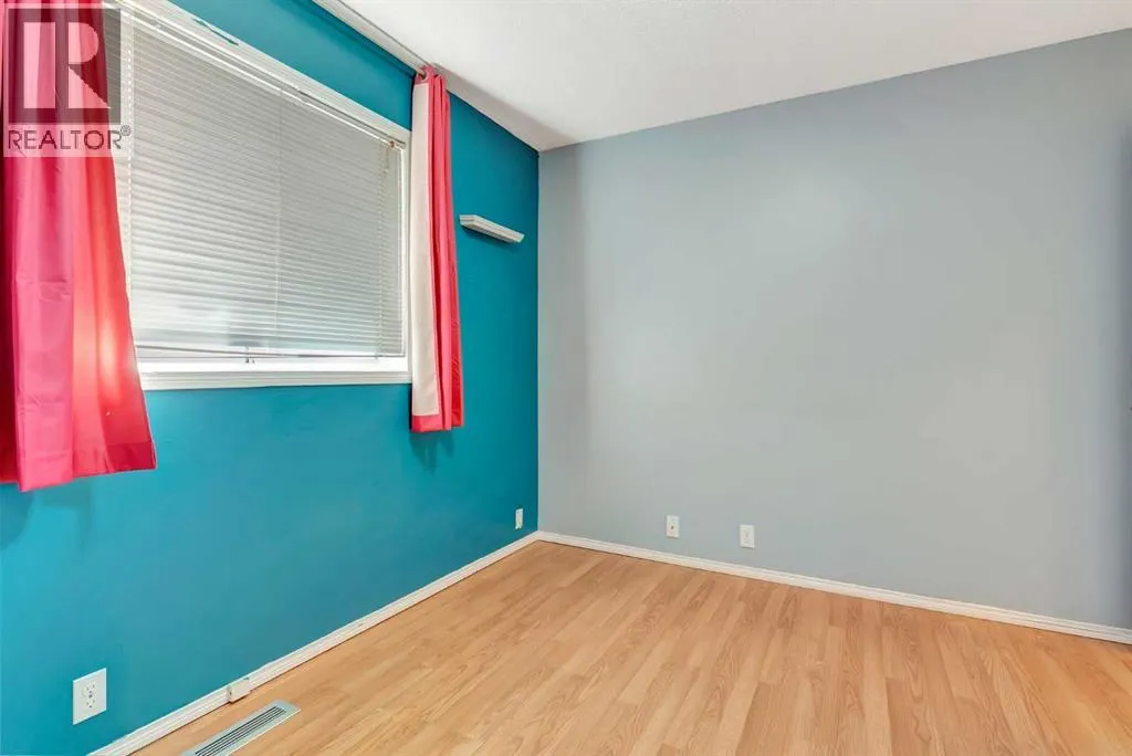 155 Douglas Glen Close SE
