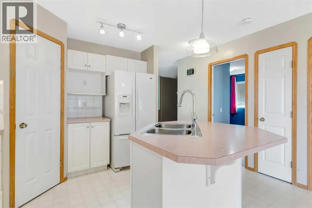 155 Douglas Glen Close SE