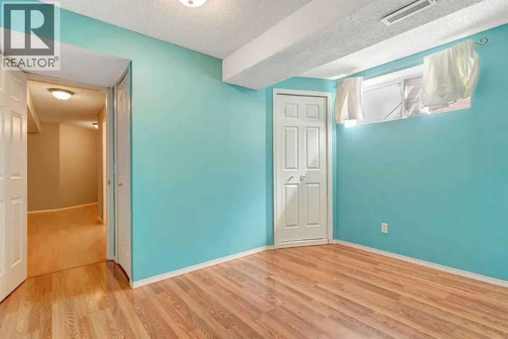 155 Douglas Glen Close SE