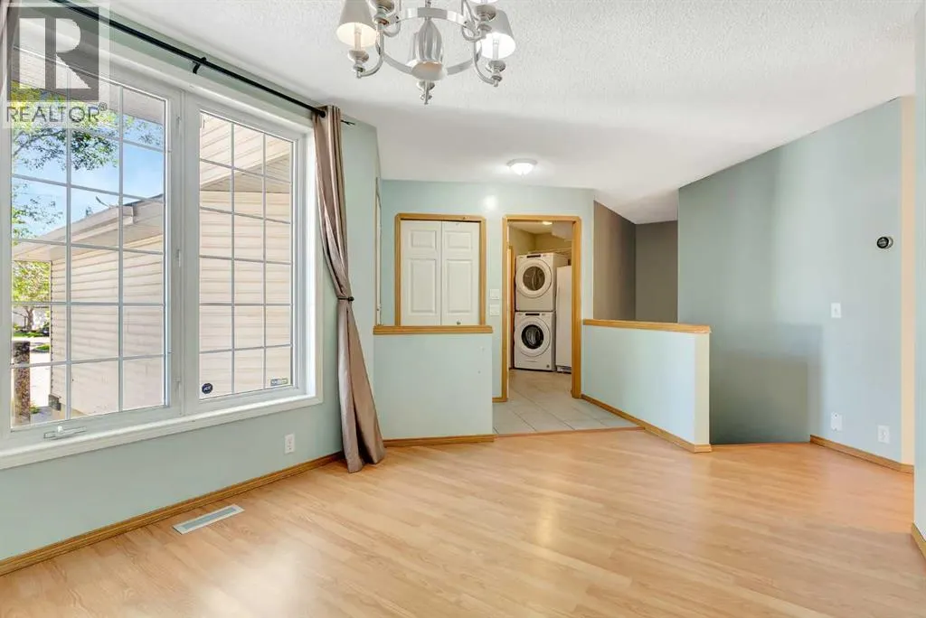155 Douglas Glen Close SE