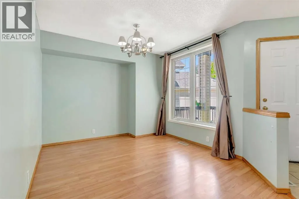 155 Douglas Glen Close SE