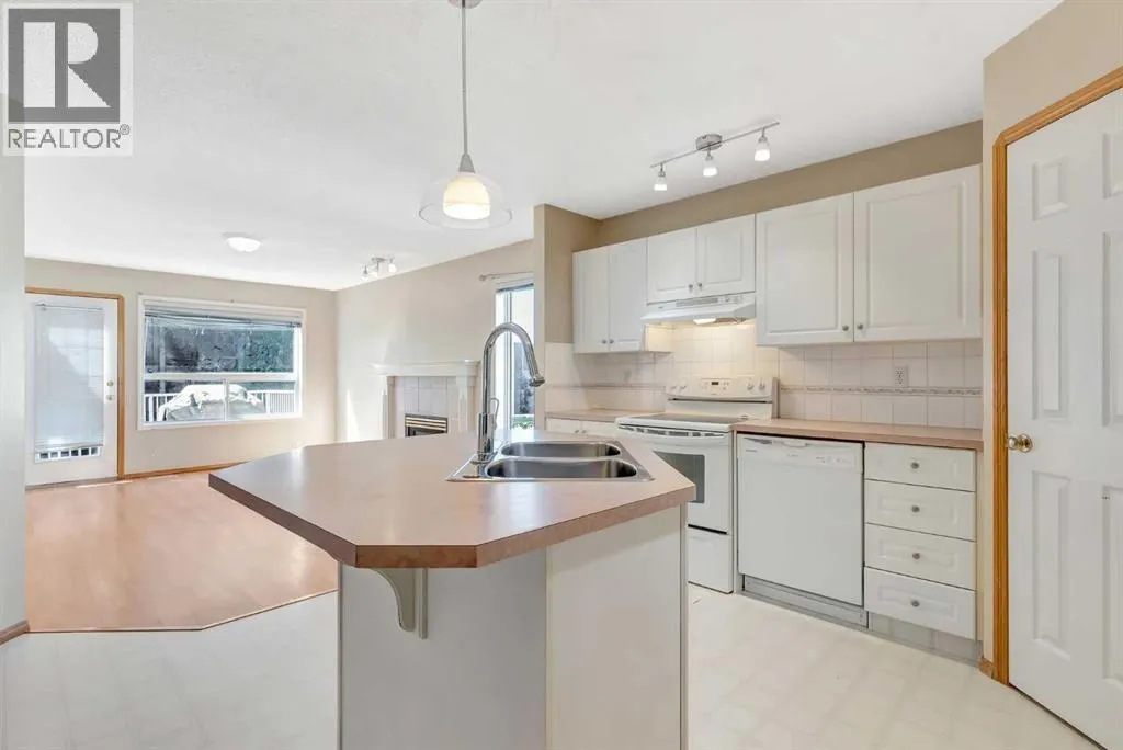 155 Douglas Glen Close SE