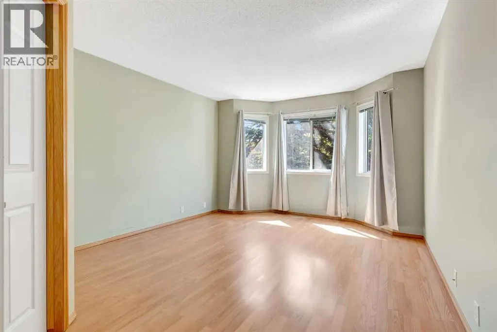 155 Douglas Glen Close SE