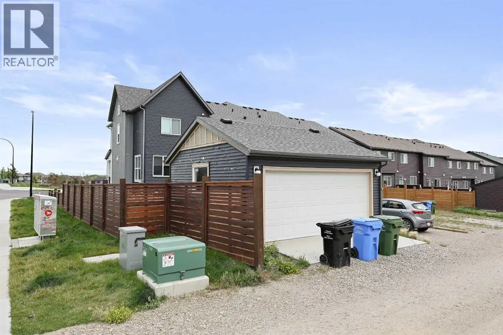 543 Livingston Way NE