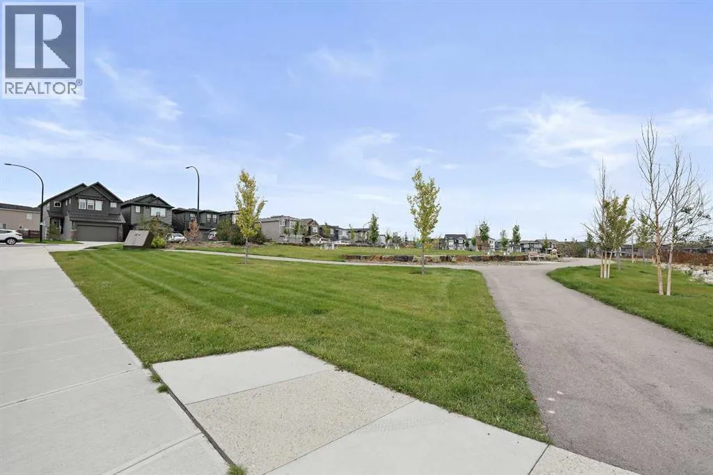 543 Livingston Way NE