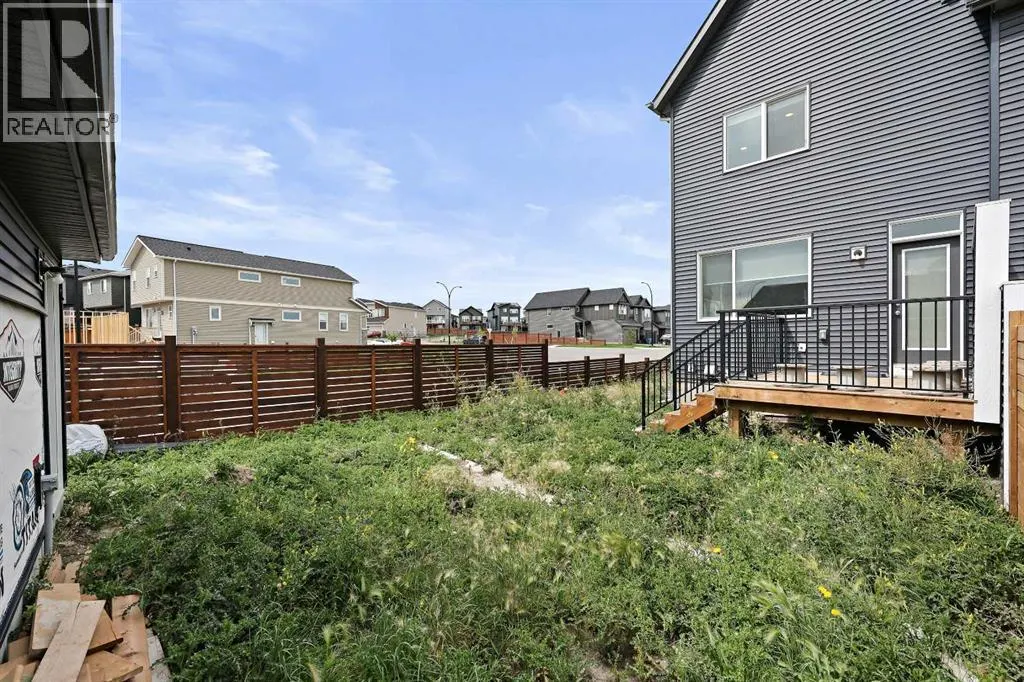 543 Livingston Way NE