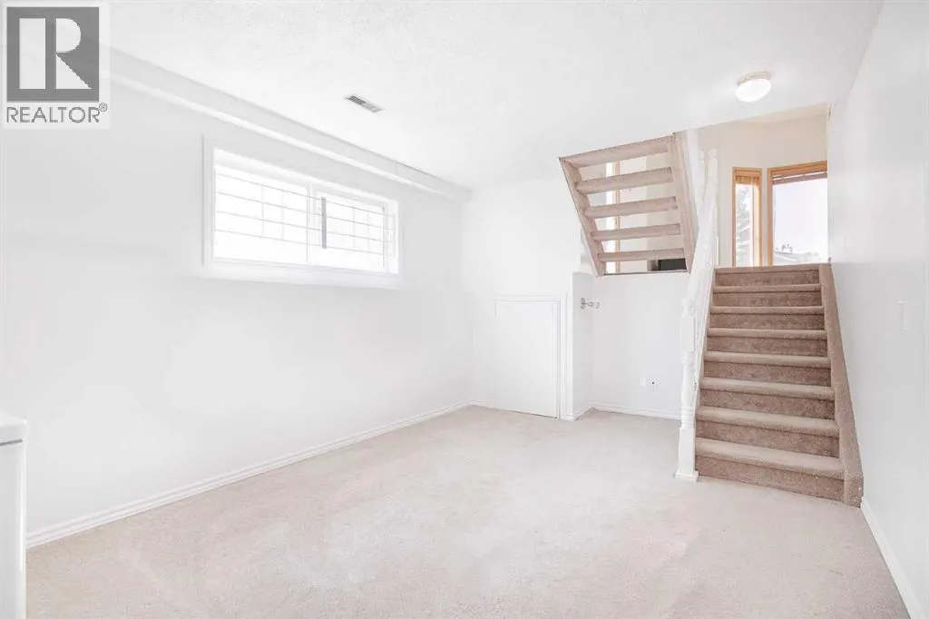 347 Coverdale Court NE