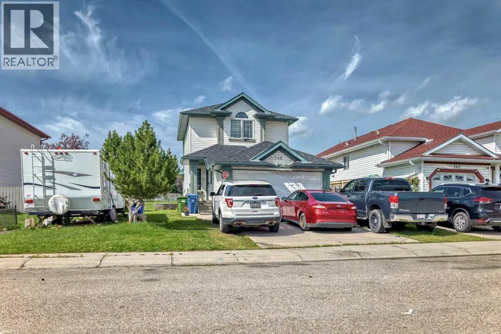 146 Saratoga Close NE