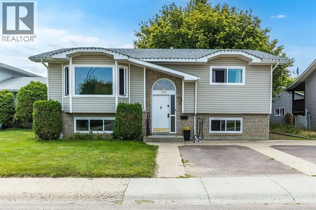 253 Sprague Way SE