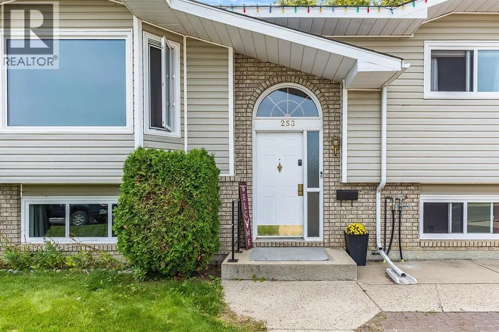 253 Sprague Way SE