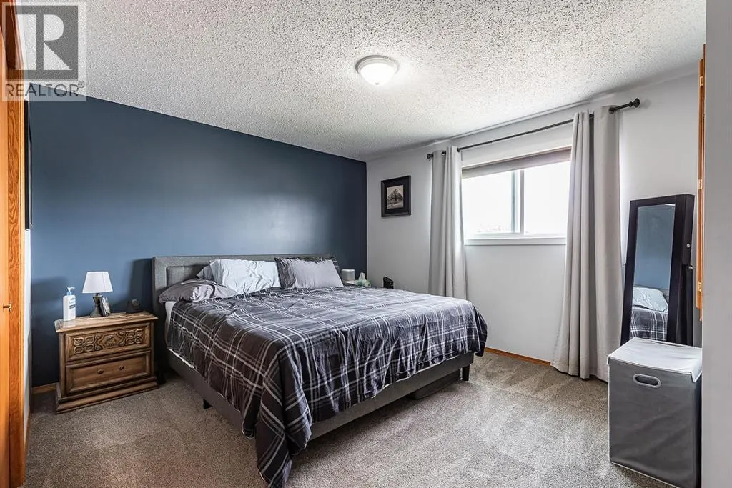 253 Sprague Way SE