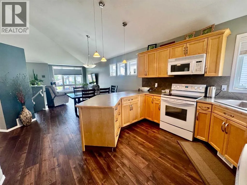 6818 59 Street Close