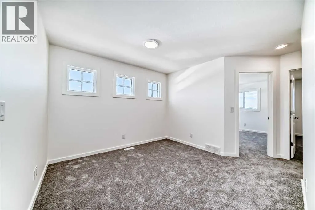 92 Bartlett Crescent SE