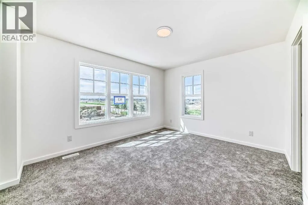 92 Bartlett Crescent SE