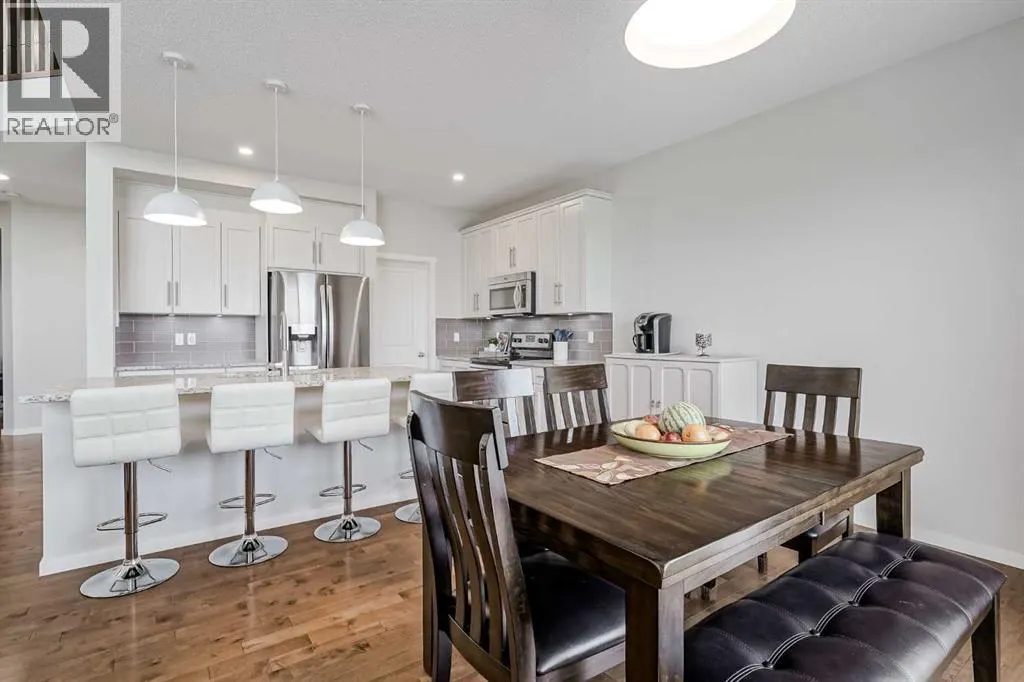 225 Kingsmere Cove SE