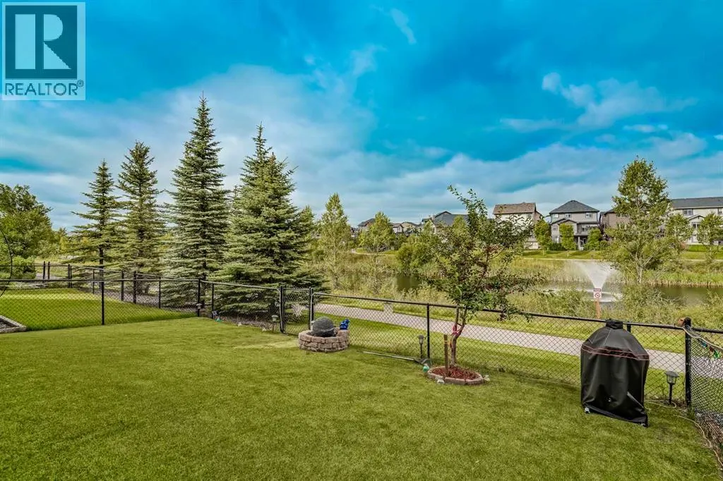 225 Kingsmere Cove SE