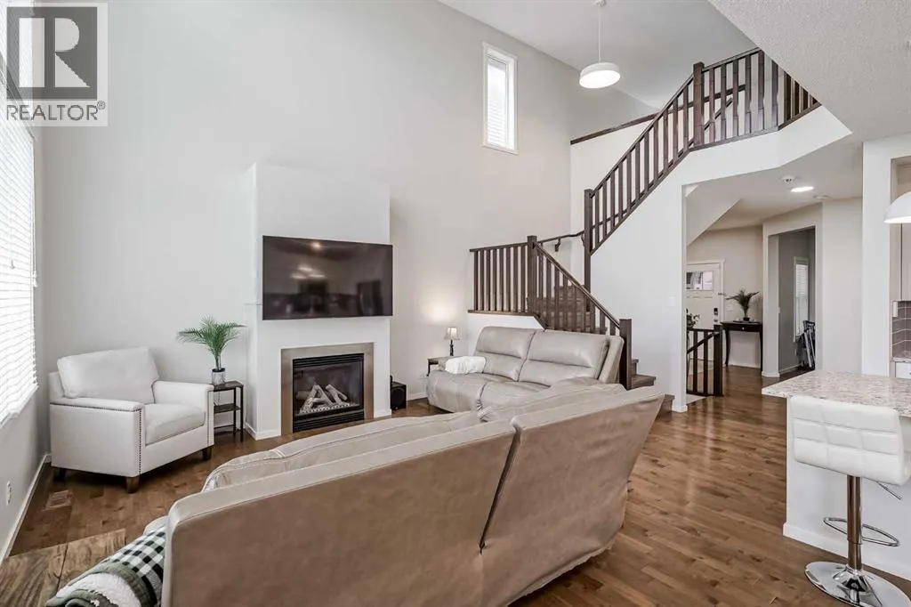 225 Kingsmere Cove SE
