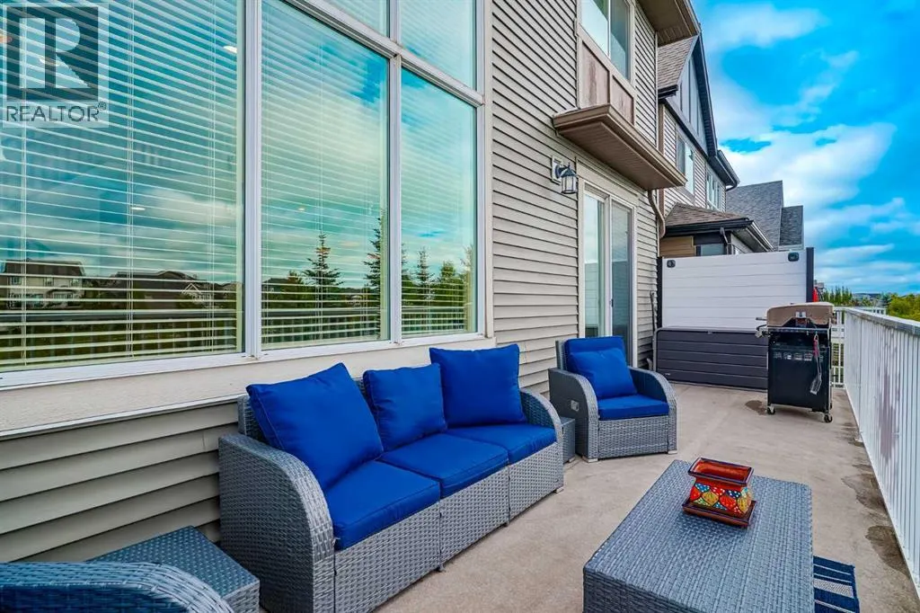 225 Kingsmere Cove SE