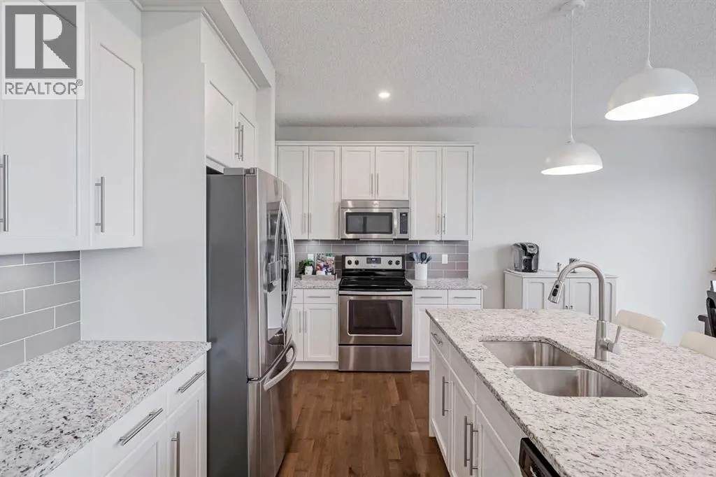 225 Kingsmere Cove SE