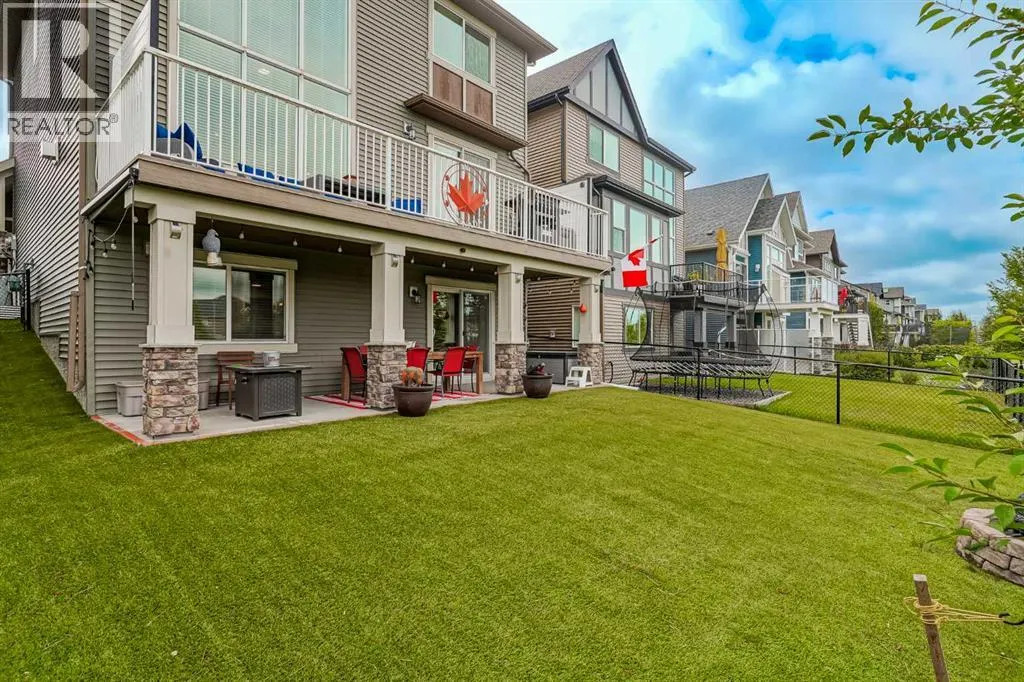 225 Kingsmere Cove SE