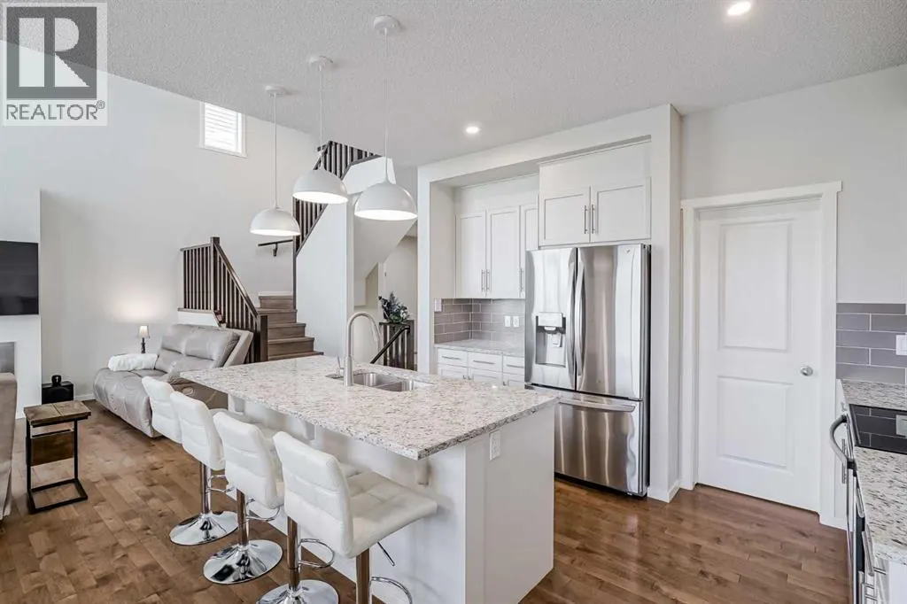 225 Kingsmere Cove SE
