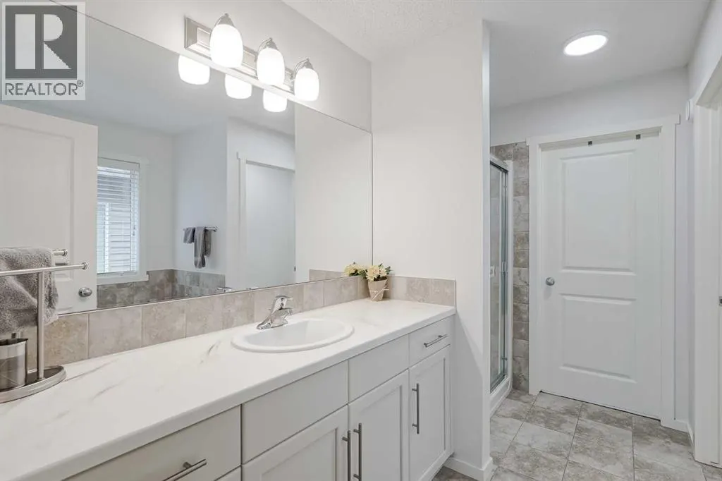 225 Kingsmere Cove SE